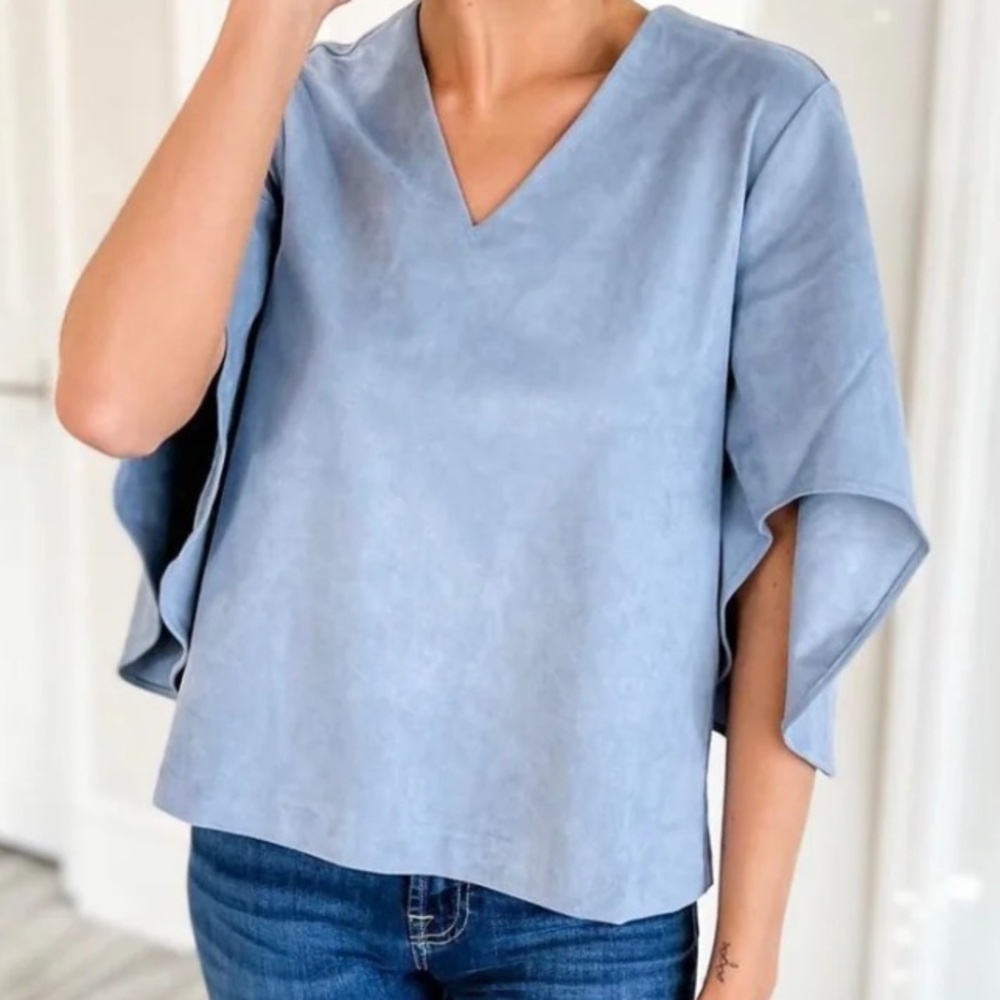 Anna Cate Nina Suede Top Baby Blue size S pit to pit 20 (mix6)
